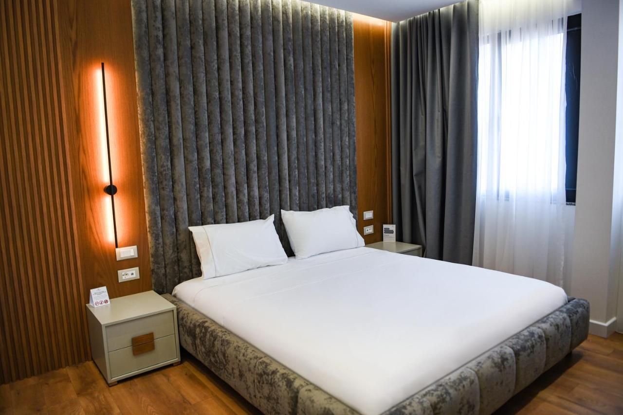 The Wilson Tirana Hotell Exteriör bild
