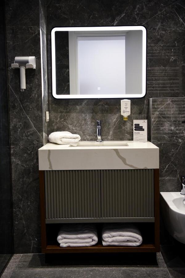 The Wilson Tirana Hotell Exteriör bild