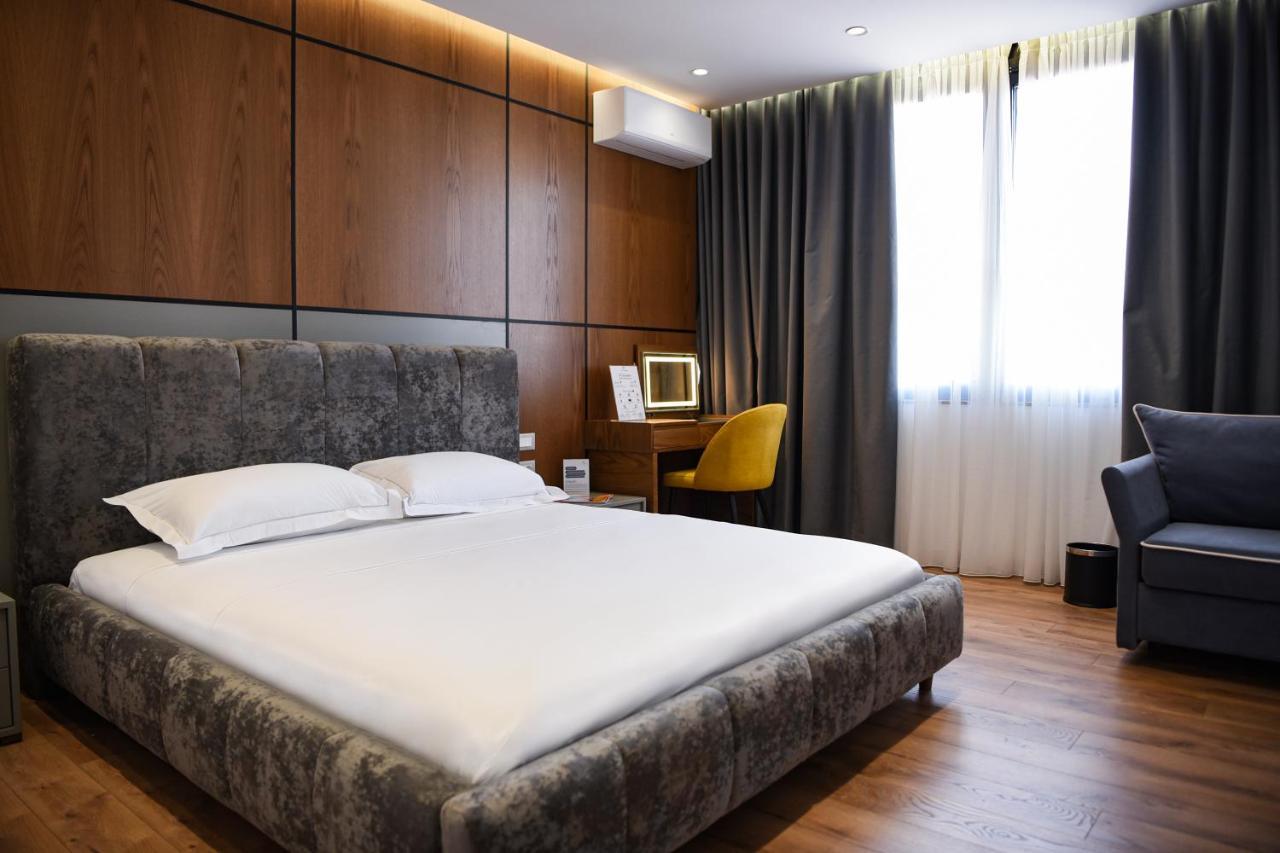 The Wilson Tirana Hotell Exteriör bild
