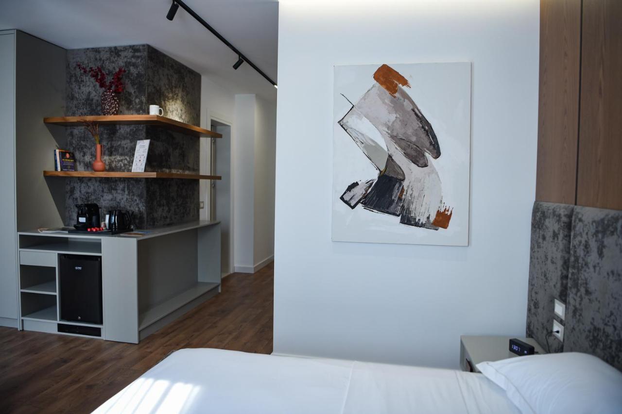 The Wilson Tirana Hotell Exteriör bild
