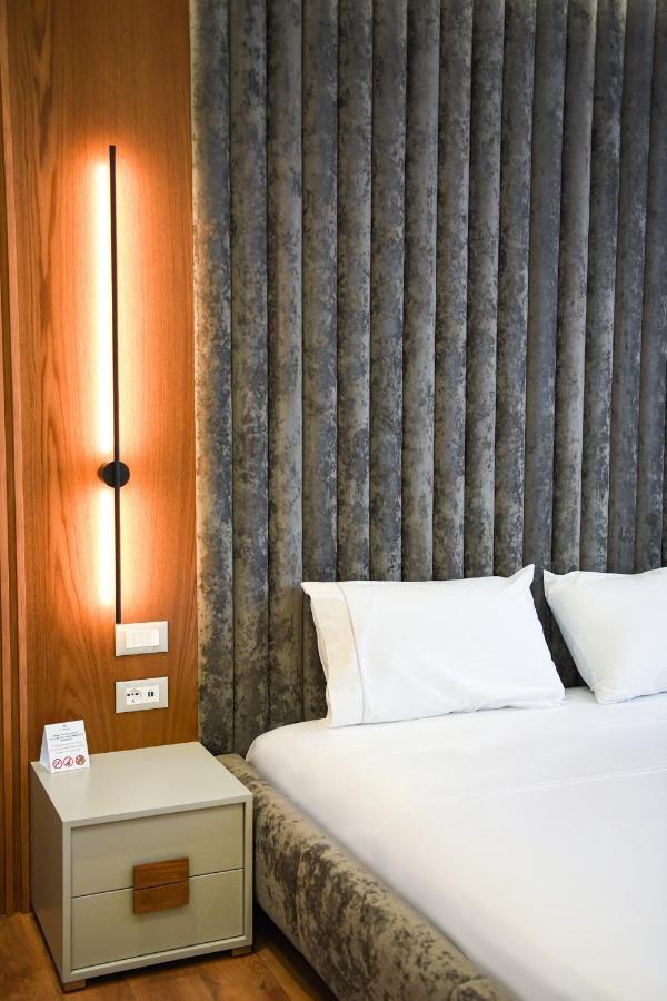 The Wilson Tirana Hotell Exteriör bild