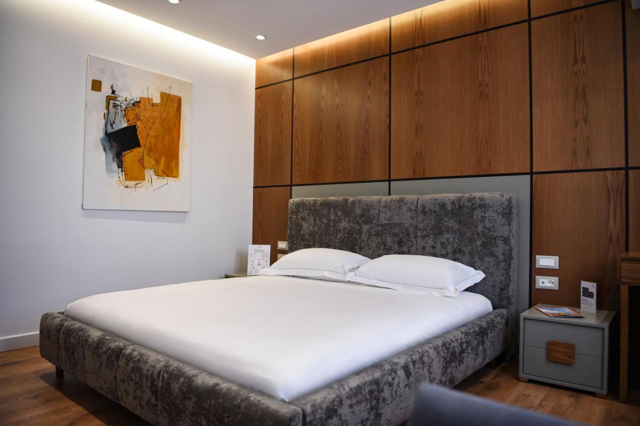 The Wilson Tirana Hotell Exteriör bild